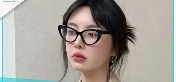 Gợi ý 3 mẫu mắt kính cho mặt tròn nữ phù hợp nhất