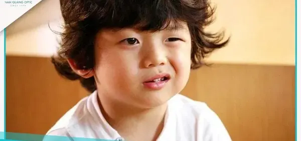 Nháy mắt ở trẻ nhỏ: nguyên nhân, cách chữa trị, phòng ngừa